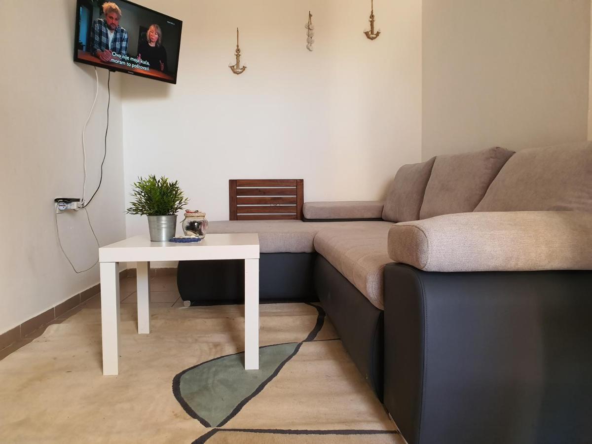 Apartmani Bellevue Vir Εξωτερικό φωτογραφία