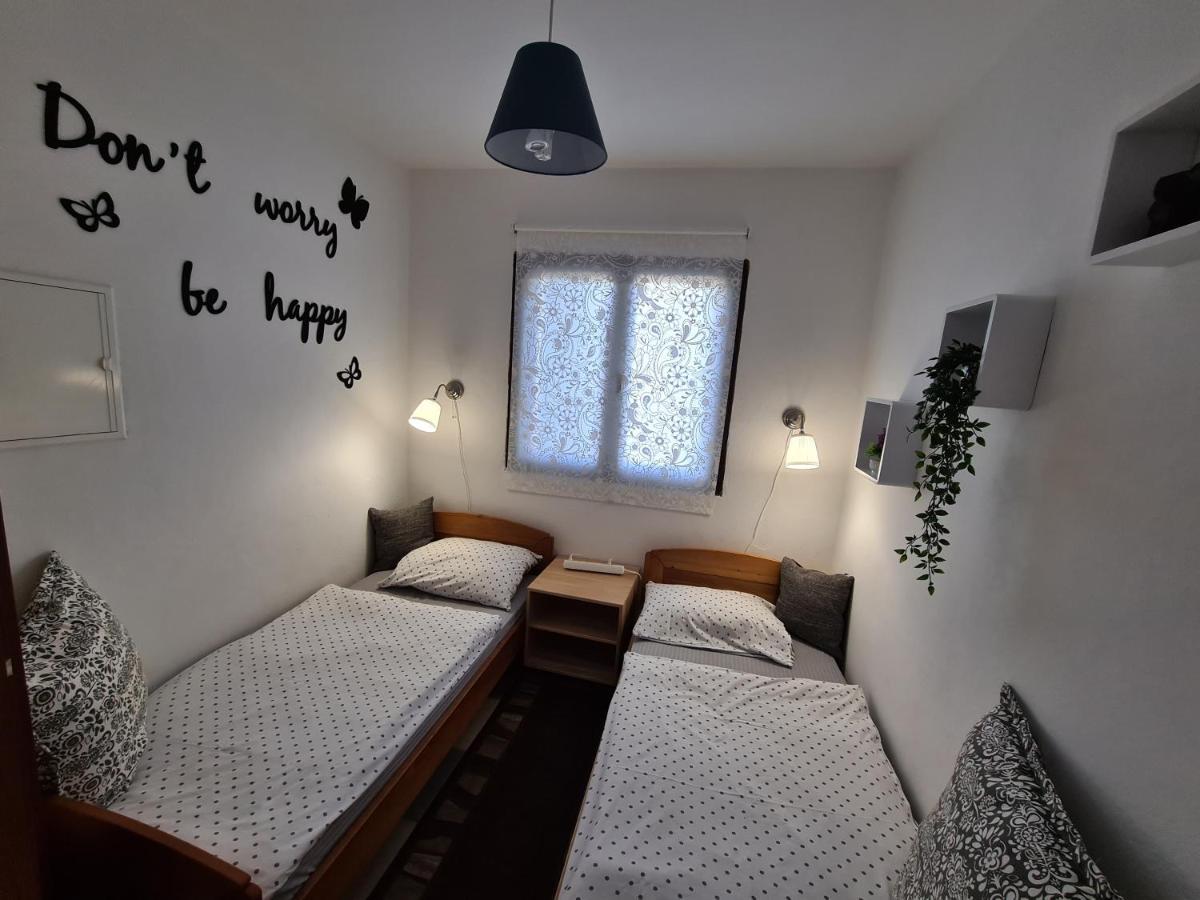 Apartmani Bellevue Vir Εξωτερικό φωτογραφία