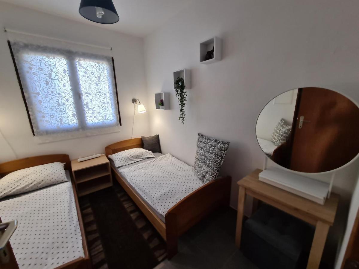 Apartmani Bellevue Vir Εξωτερικό φωτογραφία