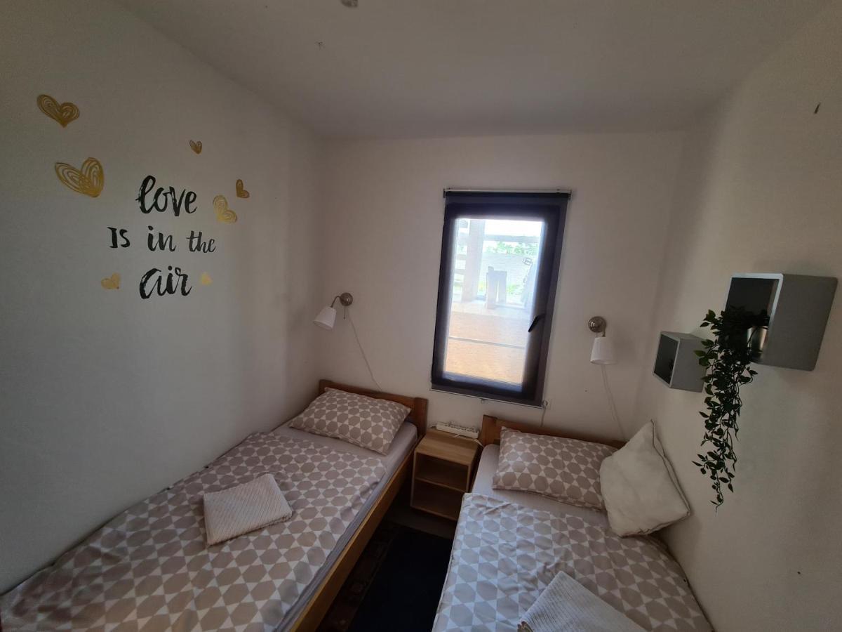 Apartmani Bellevue Vir Εξωτερικό φωτογραφία